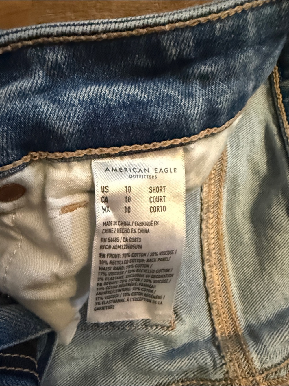 American Eagle Strigid Mom Jeans Distressed Denim Women's Size 10 Short - Picture 11 of 11